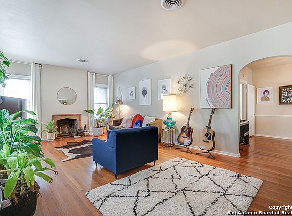 4th image of 206 E Lullwood Ave