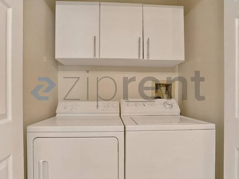 8225 Fairmount Dr — Photo 11