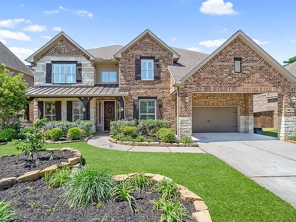 Absolutely GORGEOUS home in the Master Planned Community of Woodforest!