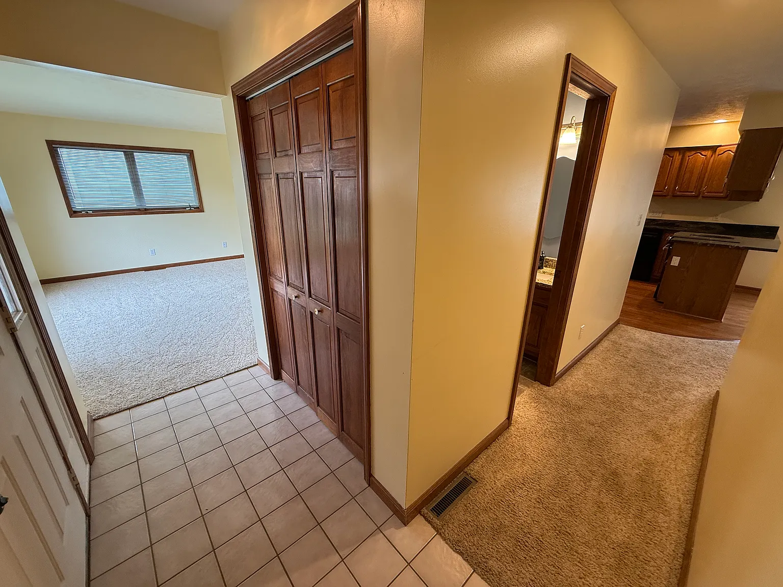 3 bed, 2288 sqft, $2,000 — Photo 4