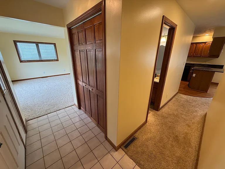 3864 Greenbriar Dr — Photo 4