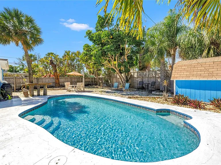 6892 Gulf Winds Dr #2 — Photo 30