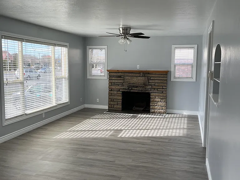 632 N Main St — Photo 4