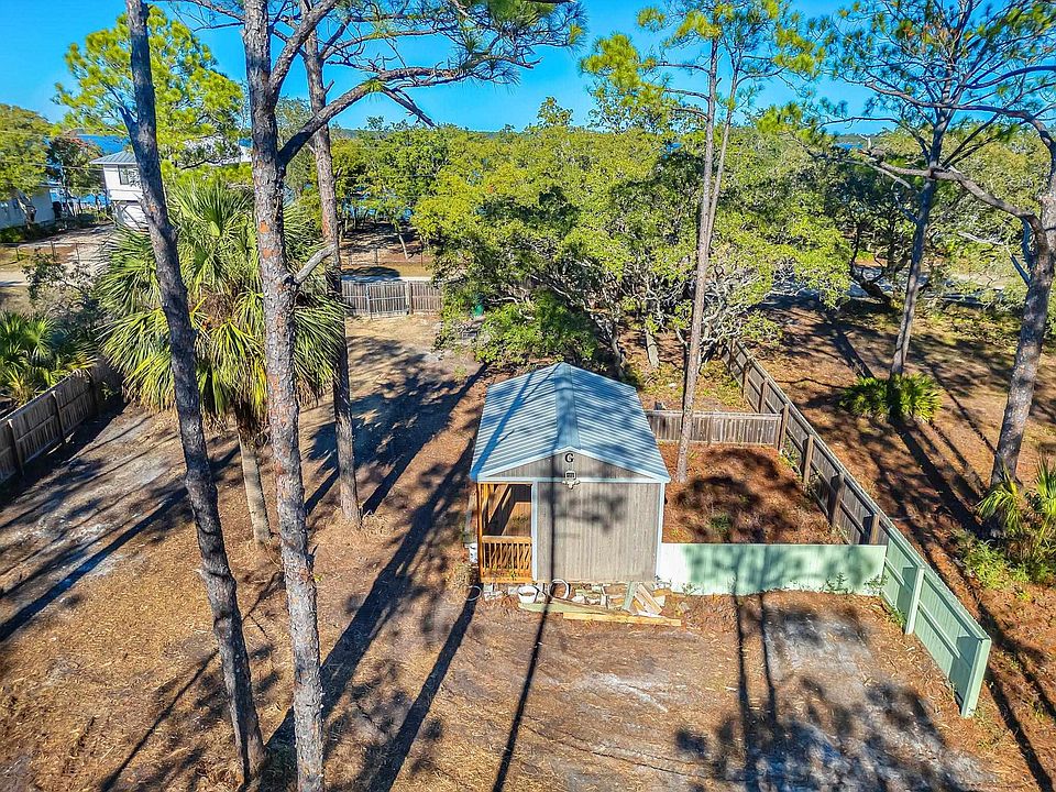 1st image of 202 Harbor Cir