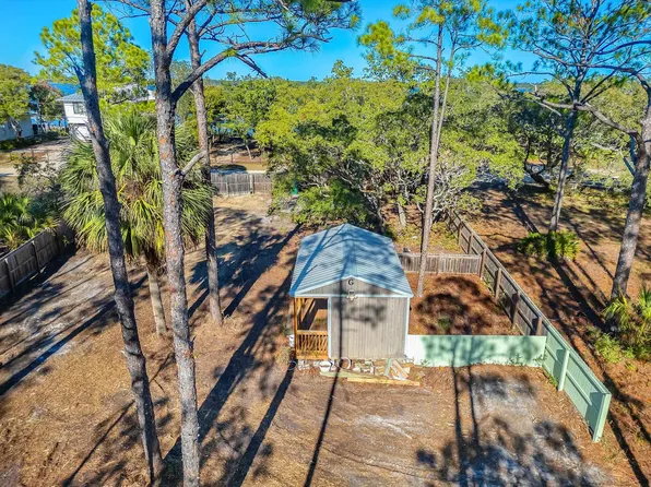 202 Harbor Cir, Panacea, FL 32346