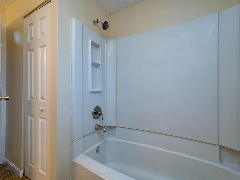 6978 Fallen Oaks Dr — Photo 23