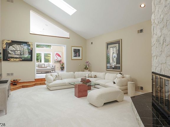 4th image of 8 Union Hill Rd