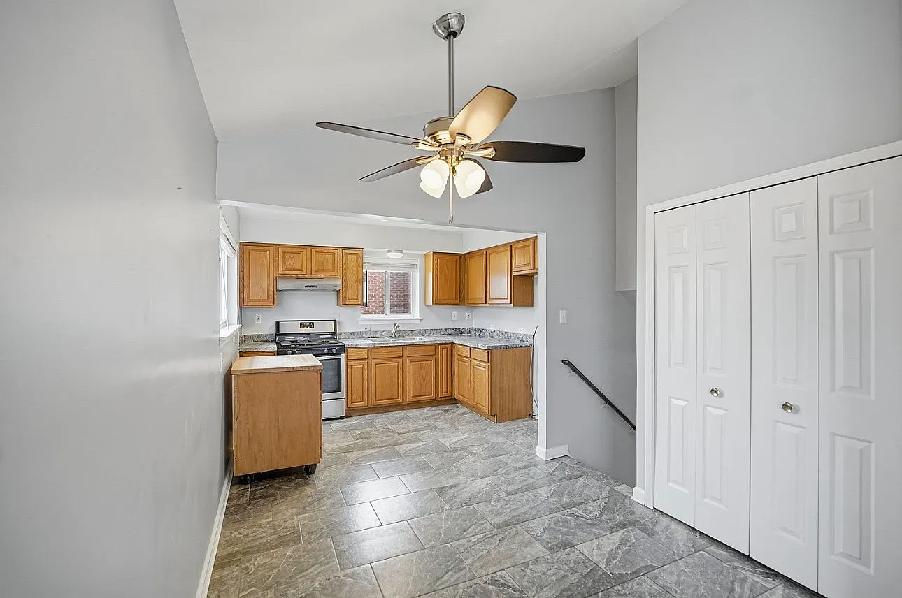 3 bed, 1456 sqft, $1,800 — Photo 3