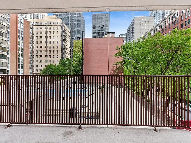 200 E Delaware Pl #4DE — Photo 14