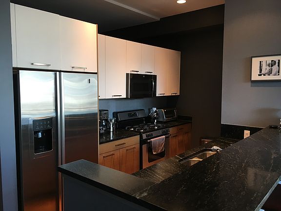 3rd image of 500 W Superior St Unit 609