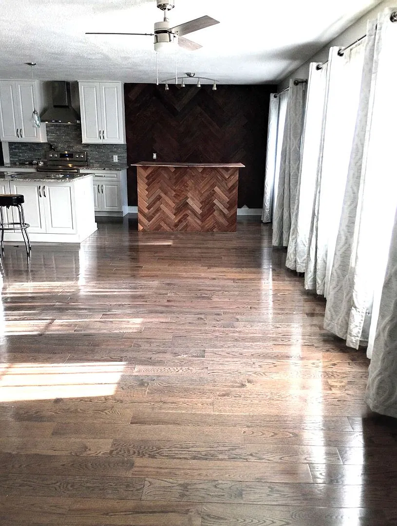 Beautiful Brick Home with Utilities & Lawn Care Included — Photo 3
