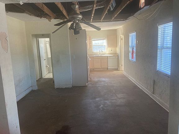 2nd image of 5525 Pinetree Ave