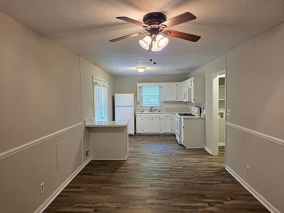 3rd image of 1068 Baker Ln