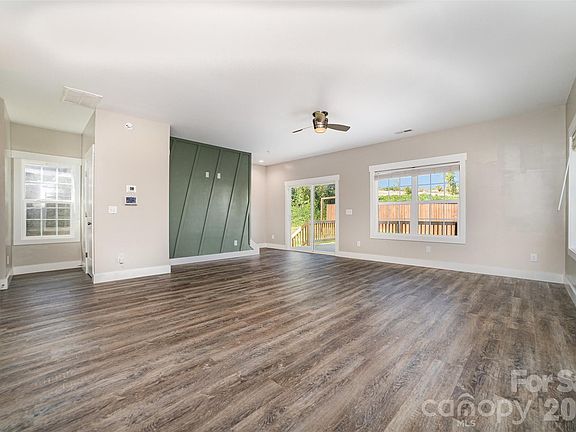 4th image of 1003 Hunter Valley Rd