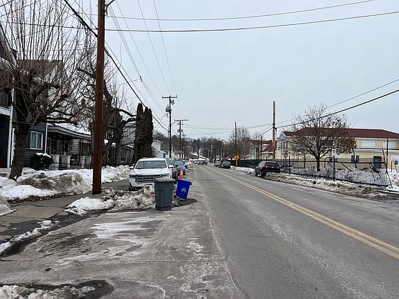 4th image of 931-933 Providence Rd