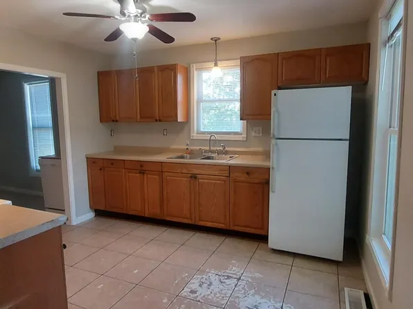714 S 19th St, Centerville, IA 52544