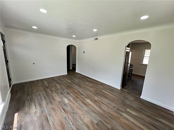 3rd image of 11922 Lena Ave