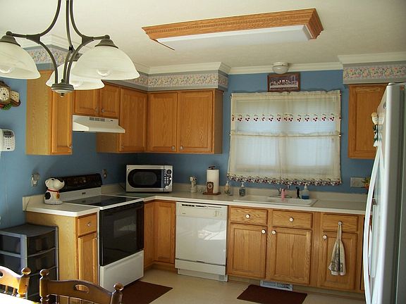 11X16.5 eat-in kitchen