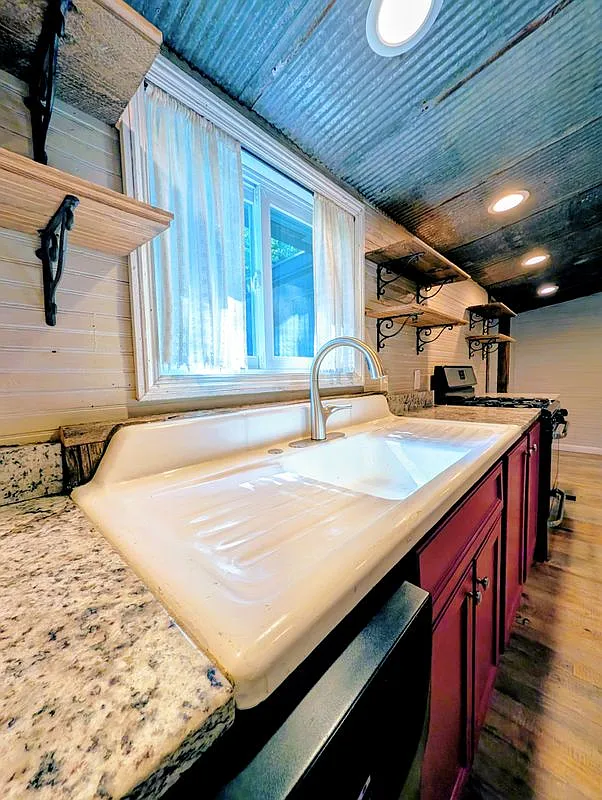 2 bed, 2.0 bath, 1550 sqft, $2,200 — Photo 4