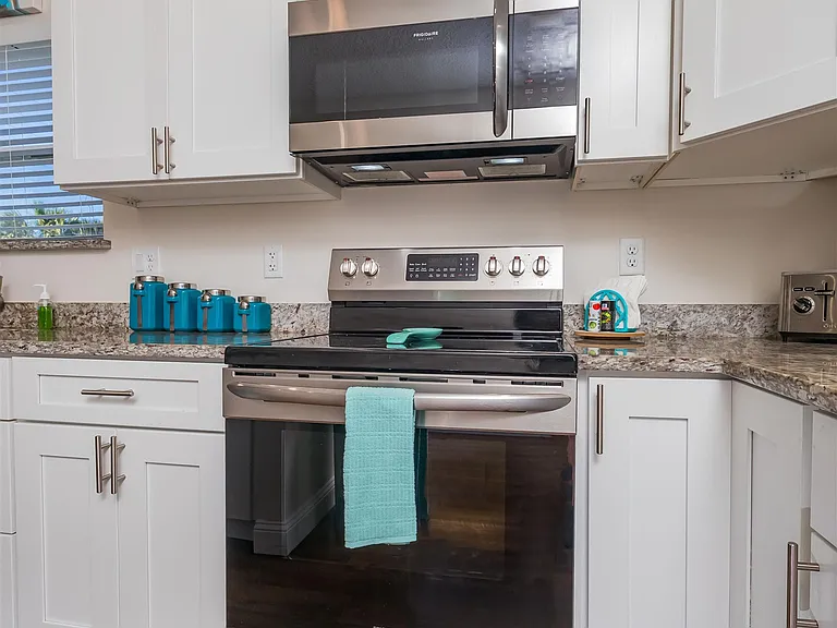 6832 Middleton Ave — Photo 23
