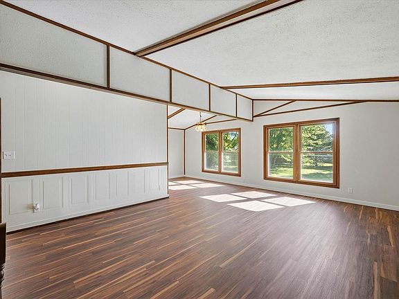 3rd image of 213 Rose LANE