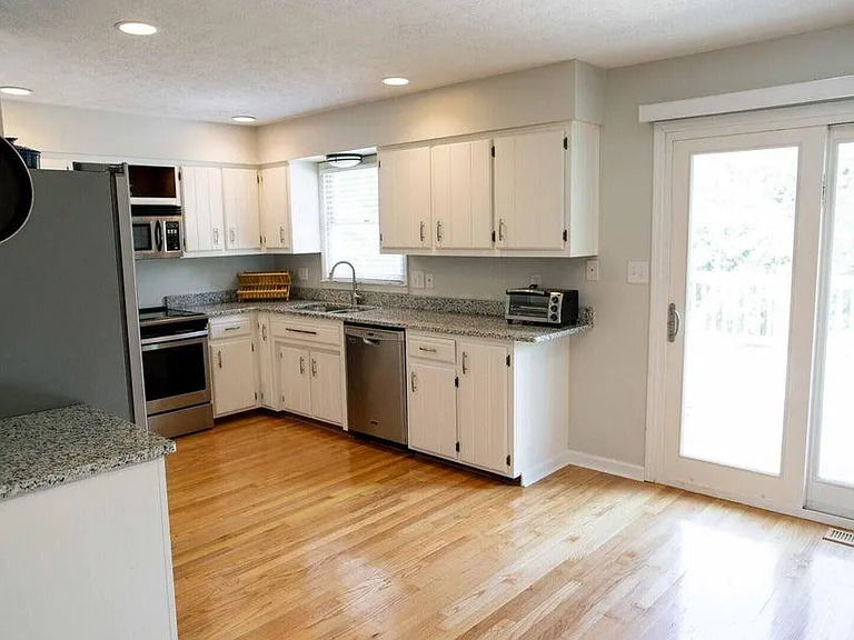 580 Castle Dr — Photo 7