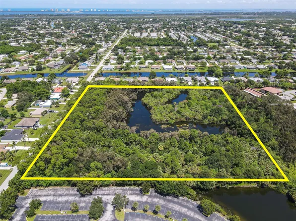 2400 SE Mariposa Avenue, Port St Lucie, FL 34952