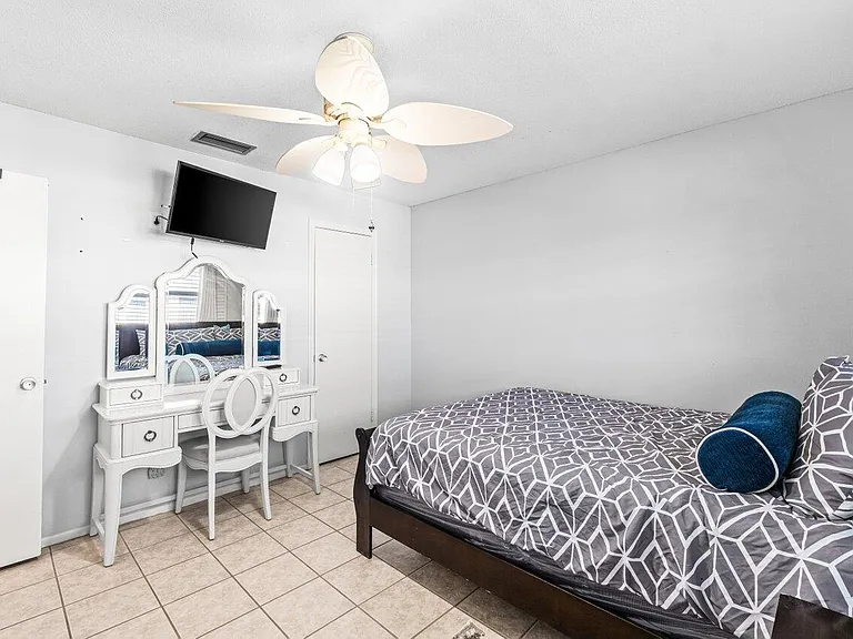 2121 NE 1st Ct #202 — Photo 22