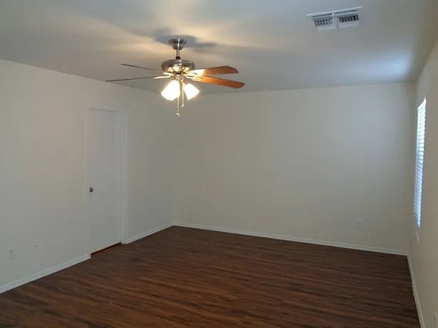 8057 W Hatcher Rd — Photo 8