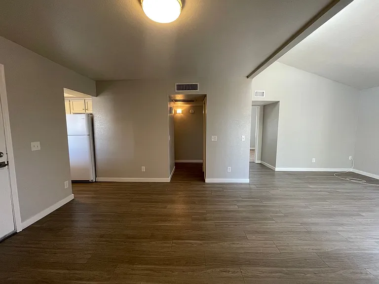 934 N Benton Ave — Photo 5