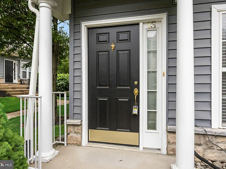13 River Ln — Photo 4