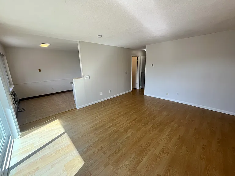 Redwood Apartments — Photo 17