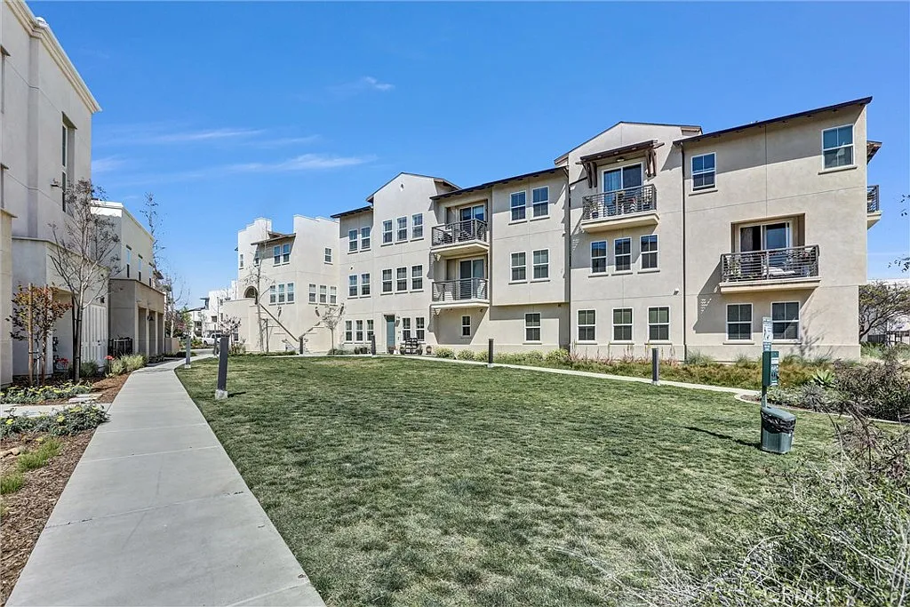 2 bed, 2.5 bath, 1342 sqft, $3,200 — Photo 1