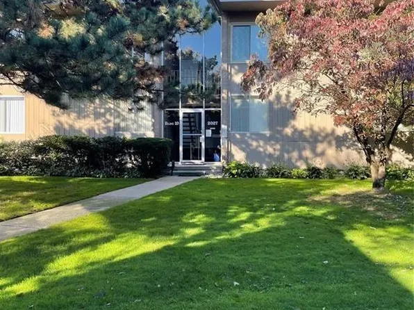2027 Klingensmith Rd Unit 102, Bloomfield Hills, MI 48302