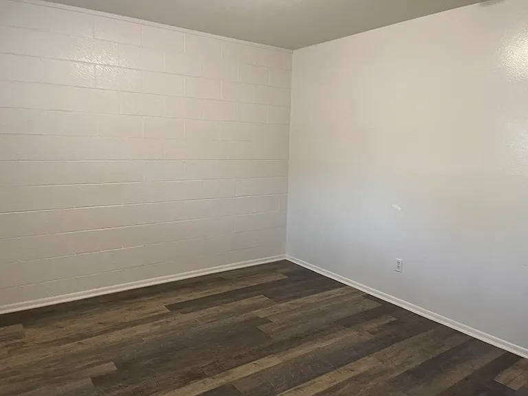 934 Jackson St — Photo 3
