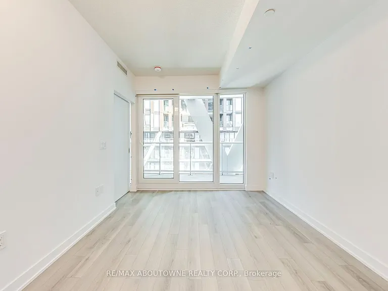 230 Simcoe St #1327 — Photo 10