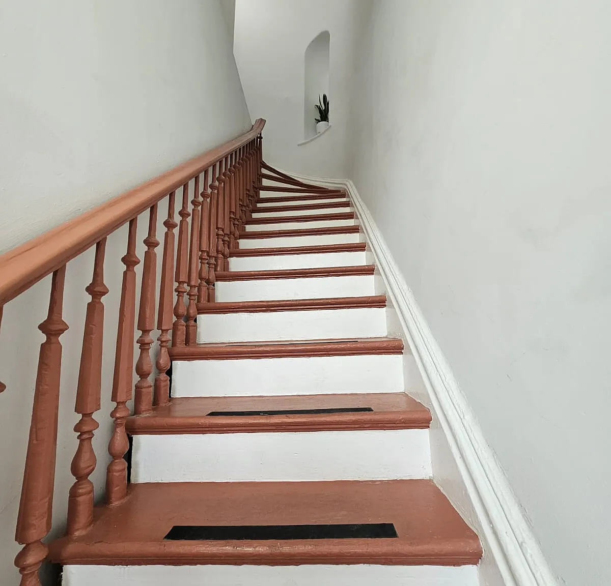 3 bed, 800 sqft, $2,400 — Photo 3