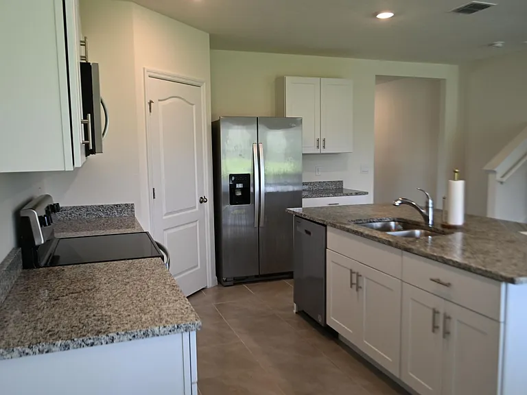 1341 Middle Lake Dr — Photo 5