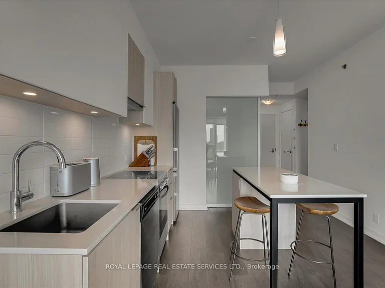203 College St #2209 — Photo 12