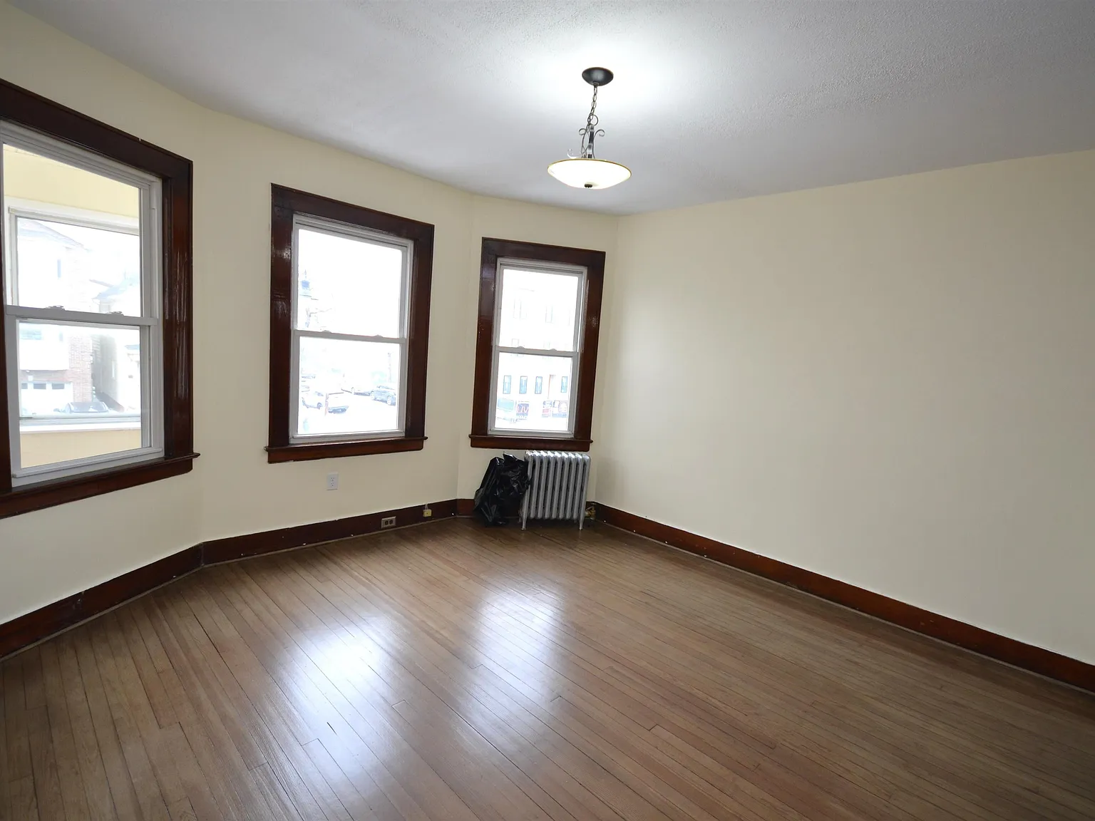 2 bed, 1.0 bath, $2,350 — Photo 3