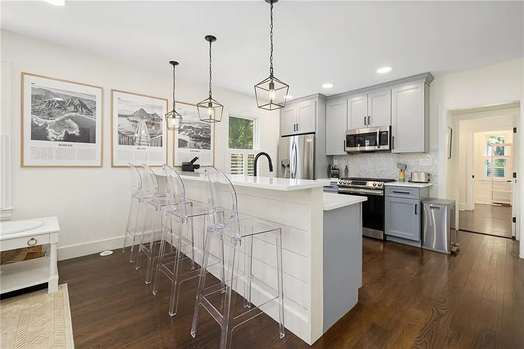 2 bed, 2.0 bath, 1049 sqft, $3,400 — Photo 2