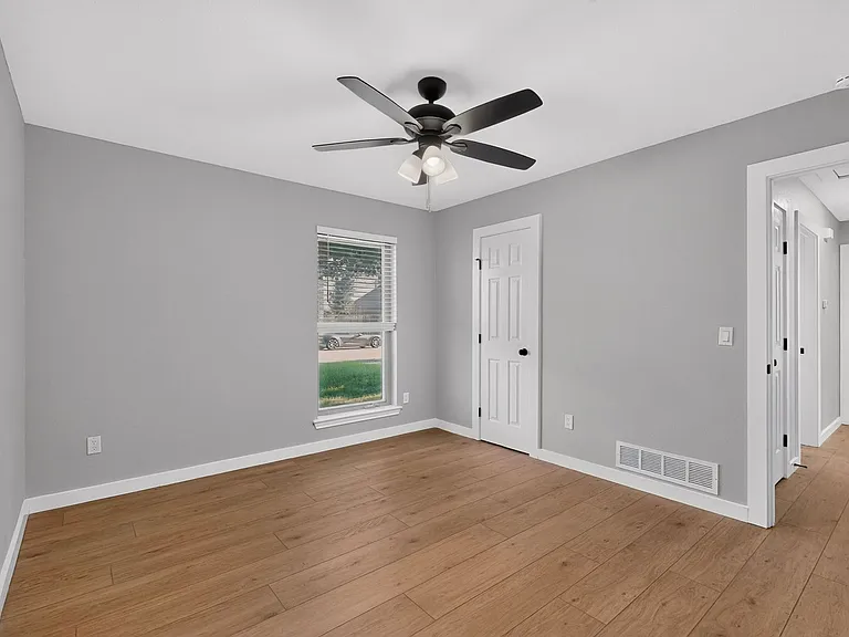 817 Sycamore Creek Rd — Photo 29