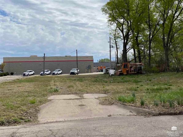 517 Yuma St, Manhattan, KS 66502