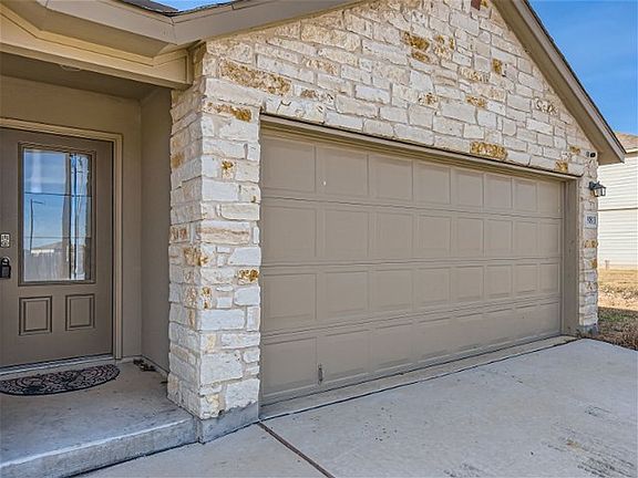3rd image of 9811 Bratten Rise