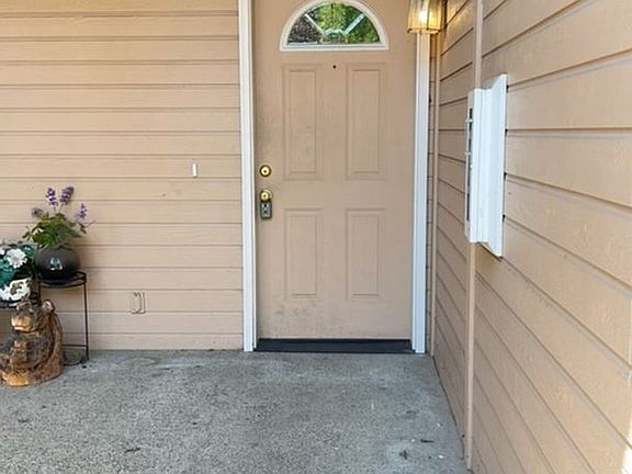 3rd image of 3939 Arrowhead Dr #D