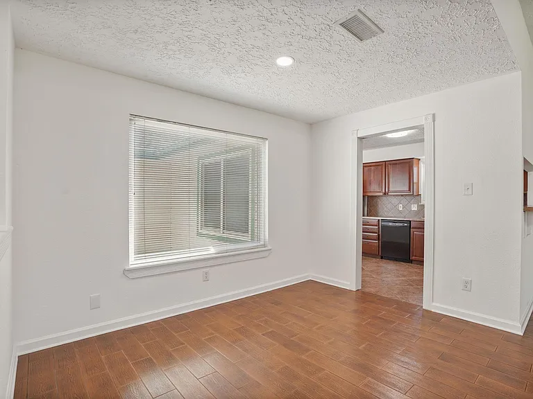 9731 Shell Rock Rd — Photo 7