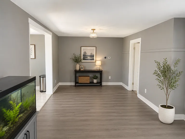 28 Eden Ave #A — Photo 3