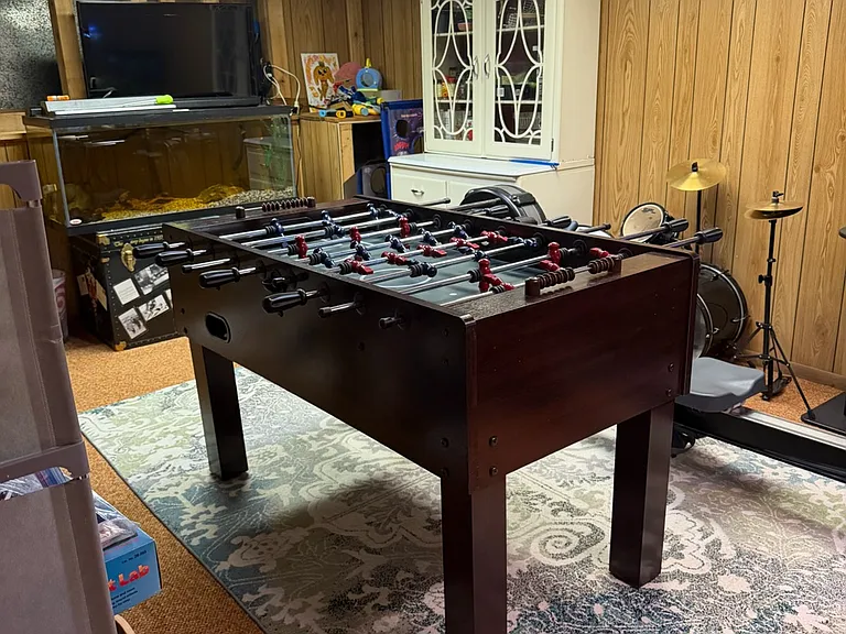 Additional rec room on lowest floor.