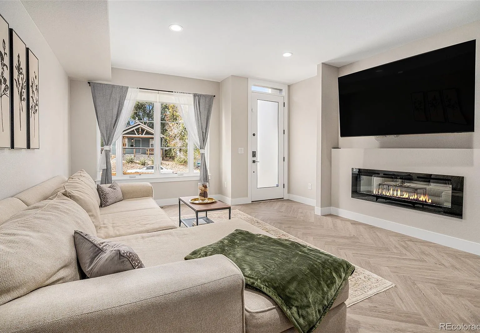 2 bed, 2.5 bath, 1616 sqft, $3,200 — Photo 1
