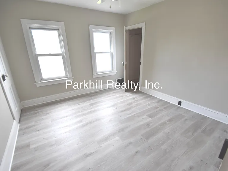 824 William St — Photo 2